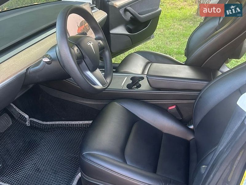 Седан Tesla Model 3 2023 в Полтаві