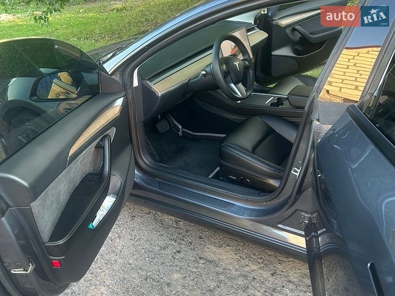 Седан Tesla Model 3 2023 в Полтаві