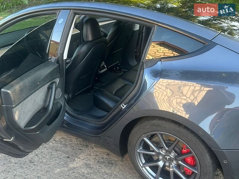 Седан Tesla Model 3 2023 в Полтаві