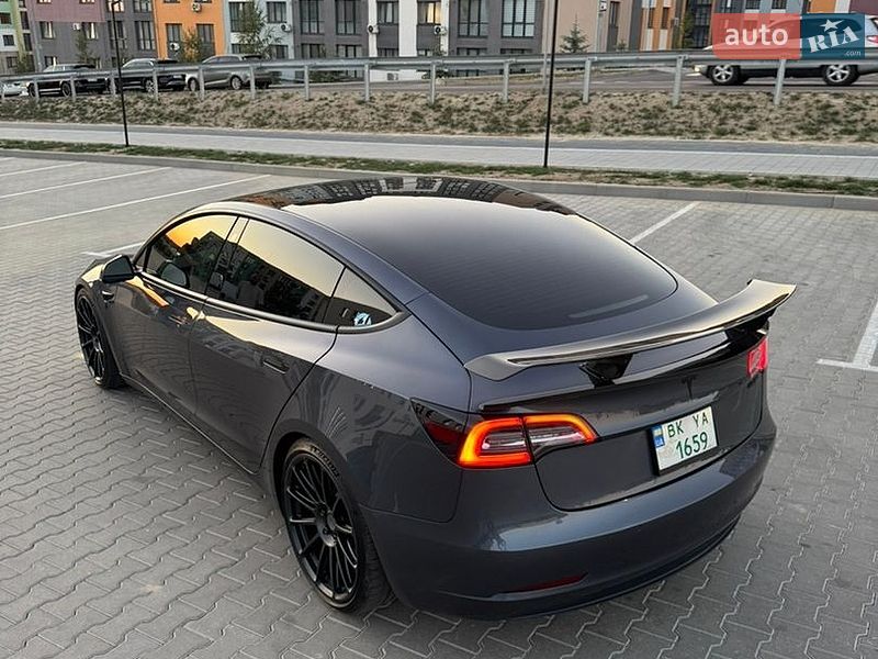 Tesla Model 3 2020