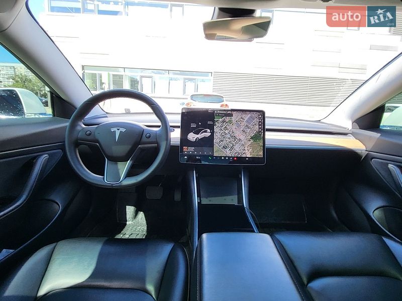 Седан Tesla Model 3 2019 в Черкассах