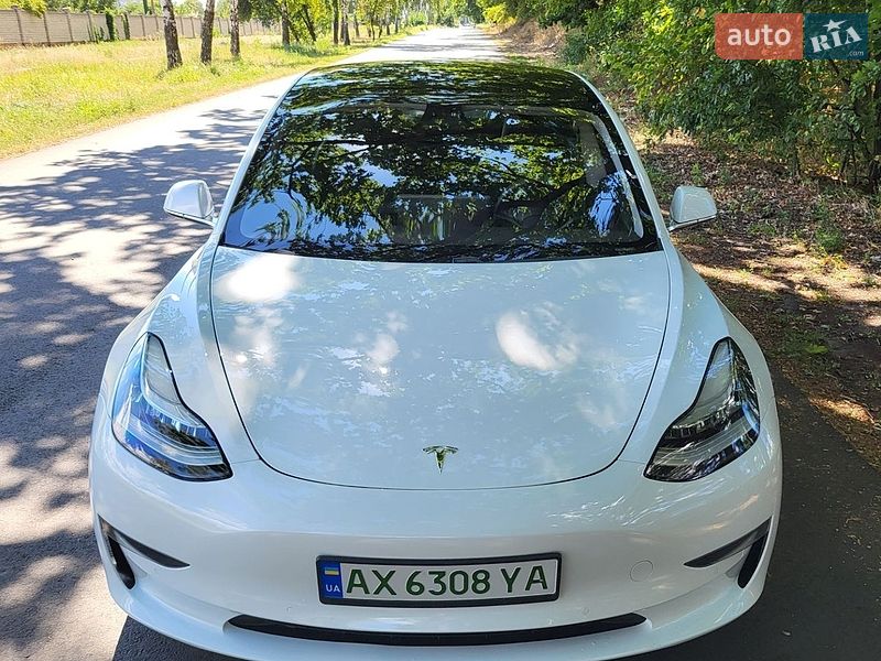 Седан Tesla Model 3 2019 в Черкассах