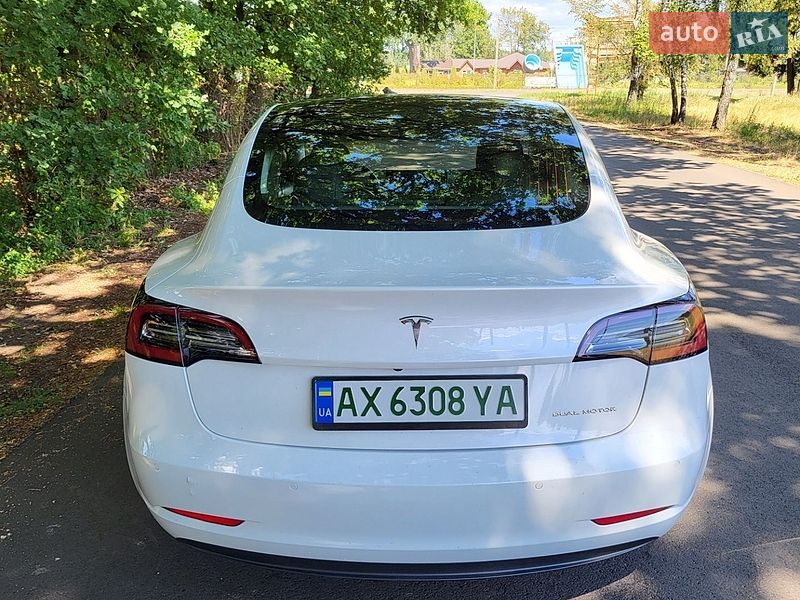 Седан Tesla Model 3 2019 в Черкассах
