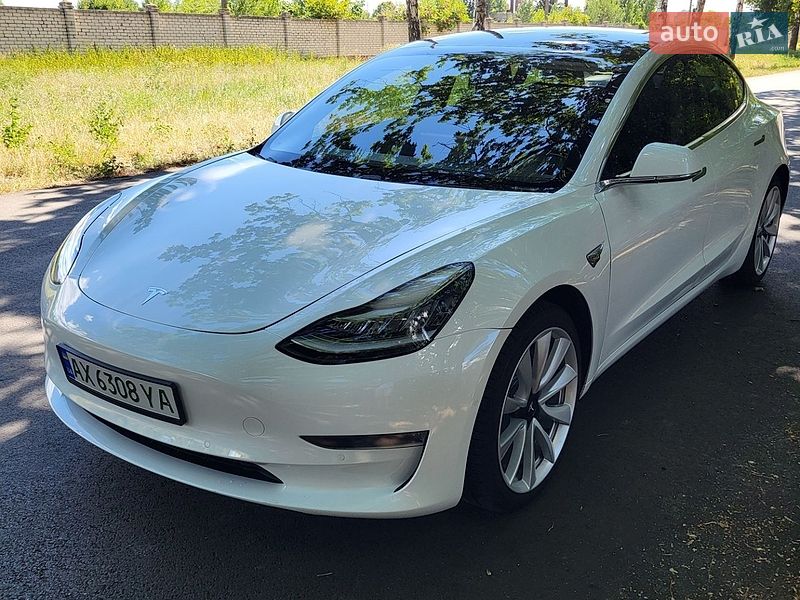 Седан Tesla Model 3 2019 в Черкассах