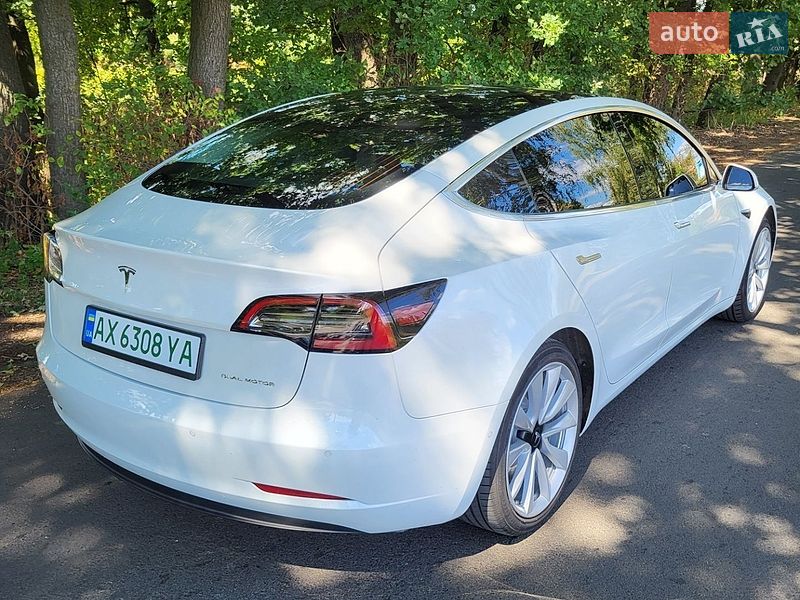Седан Tesla Model 3 2019 в Черкассах