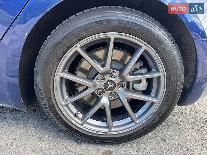 Седан Tesla Model 3 2022 в Києві