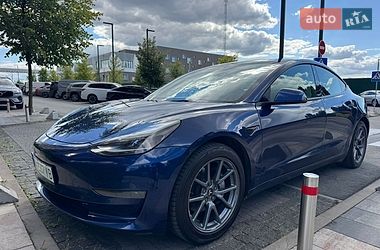 Седан Tesla Model 3 2022 в Києві