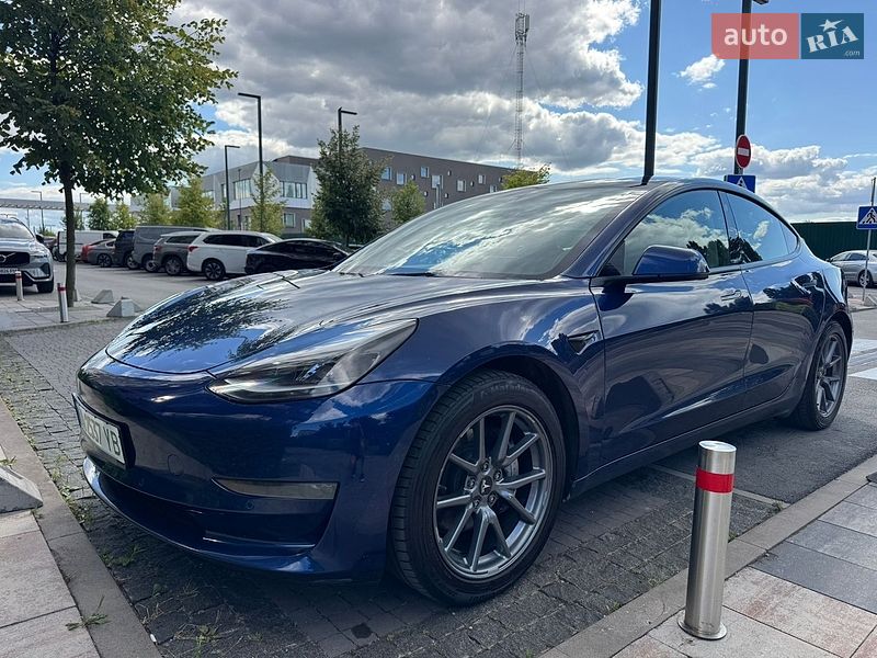 Седан Tesla Model 3 2022 в Києві