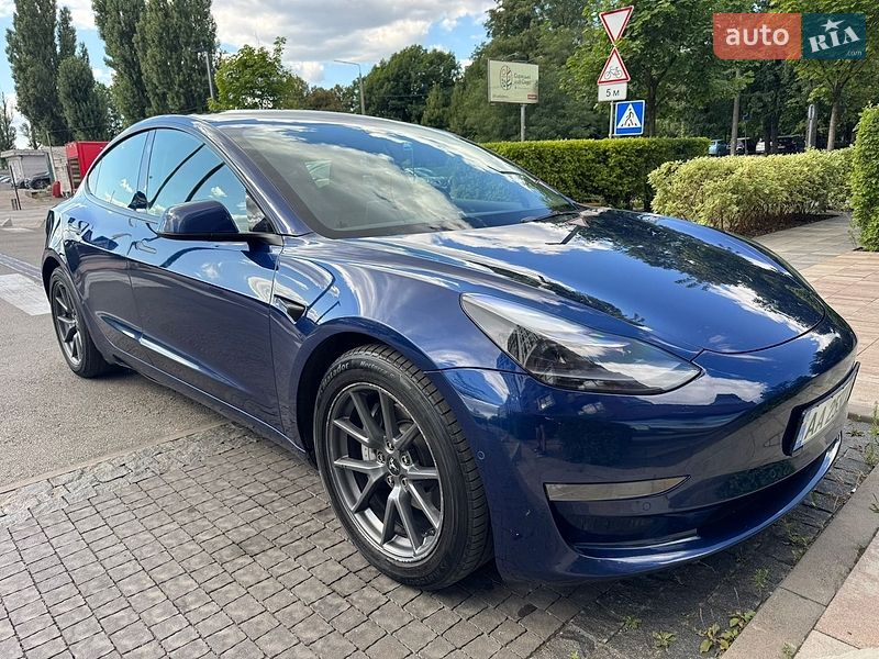 Седан Tesla Model 3 2022 в Києві