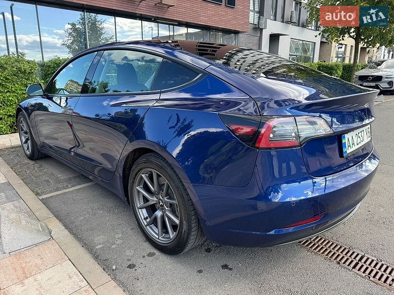 Седан Tesla Model 3 2022 в Києві