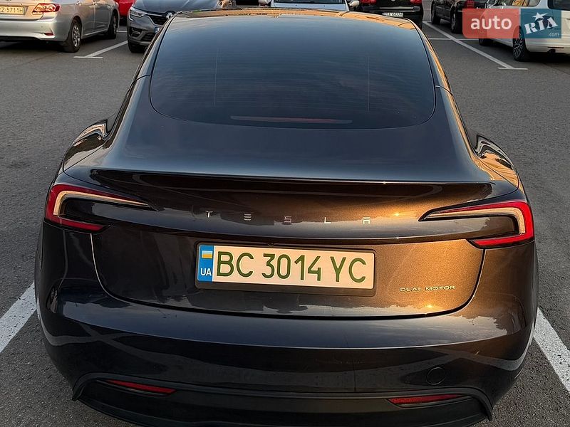 Седан Tesla Model 3 2024 в Золочеві
