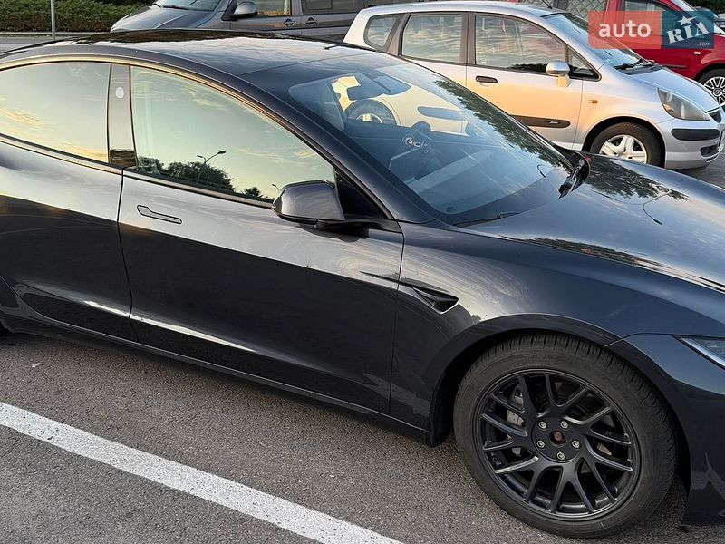Седан Tesla Model 3 2024 в Золочеві