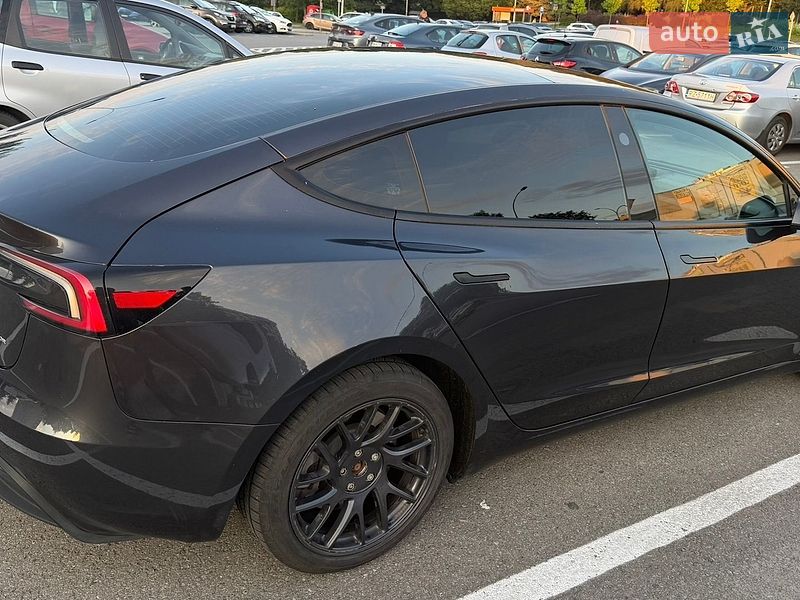 Седан Tesla Model 3 2024 в Золочеві