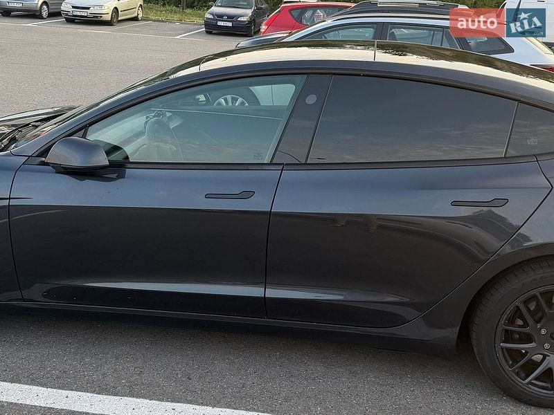 Седан Tesla Model 3 2024 в Золочеві