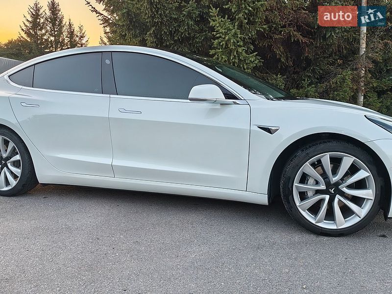Седан Tesla Model 3 2020 в Житомире