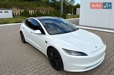 Tesla Model 3  2024