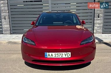 Tesla Model 3  2024