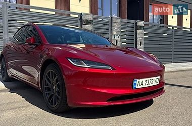 Tesla Model 3  2024
