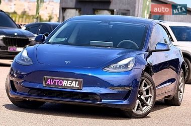 Tesla Model 3  2022