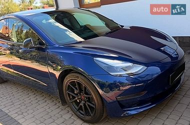 Tesla Model 3  2022