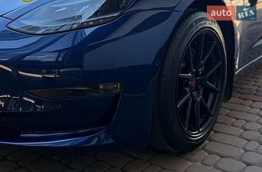 Седан Tesla Model 3 2022 в Ровно