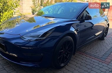 Седан Tesla Model 3 2022 в Ровно