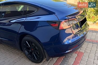 Седан Tesla Model 3 2022 в Ровно
