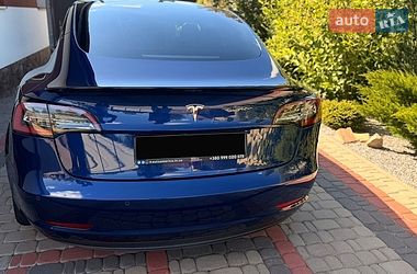 Седан Tesla Model 3 2022 в Ровно