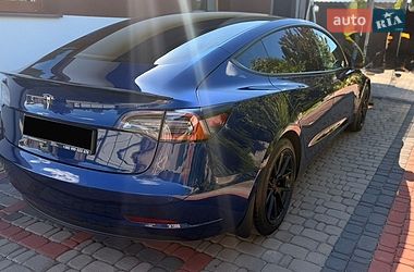 Седан Tesla Model 3 2022 в Ровно
