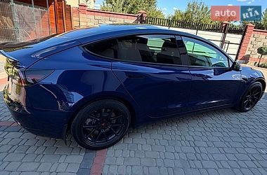 Седан Tesla Model 3 2022 в Ровно