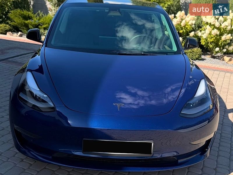 Седан Tesla Model 3 2022 в Ровно