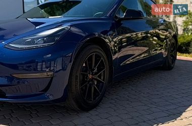 Седан Tesla Model 3 2022 в Ровно