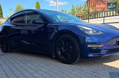 Седан Tesla Model 3 2022 в Ровно