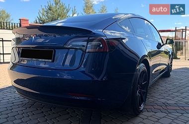 Седан Tesla Model 3 2022 в Ровно