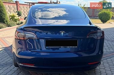 Седан Tesla Model 3 2022 в Ровно