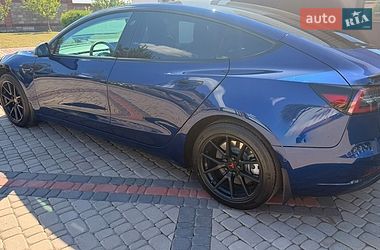 Седан Tesla Model 3 2022 в Ровно