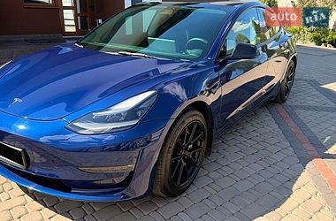 Седан Tesla Model 3 2022 в Ровно