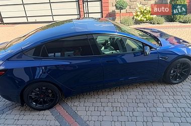 Седан Tesla Model 3 2022 в Ровно