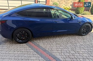 Седан Tesla Model 3 2022 в Ровно