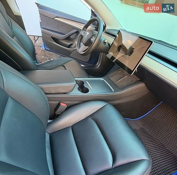 Седан Tesla Model 3 2022 в Ровно