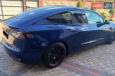 Седан Tesla Model 3 2022 в Ровно