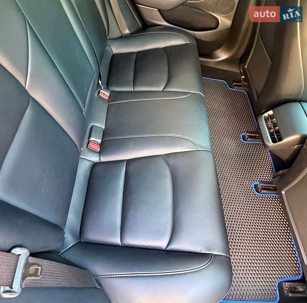 Седан Tesla Model 3 2022 в Ровно