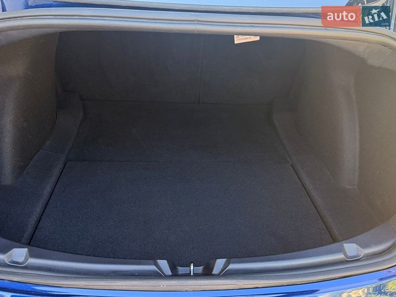 Седан Tesla Model 3 2022 в Ровно