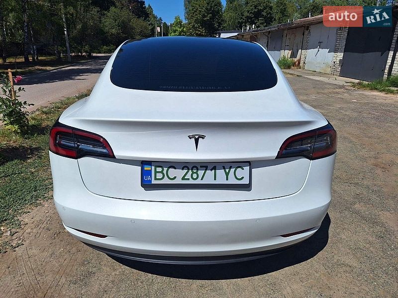 Седан Tesla Model 3 2021 в Львові