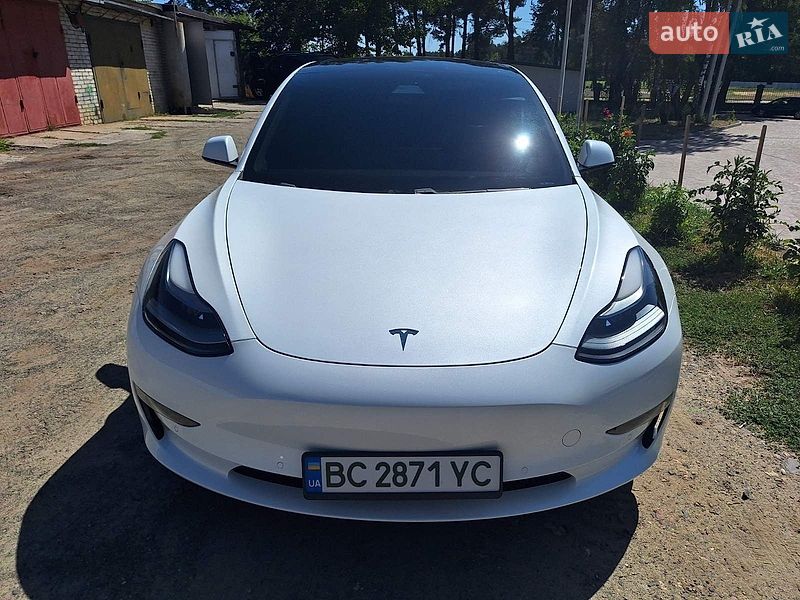 Седан Tesla Model 3 2021 в Львові