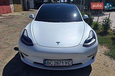 Tesla Model 3  2021
