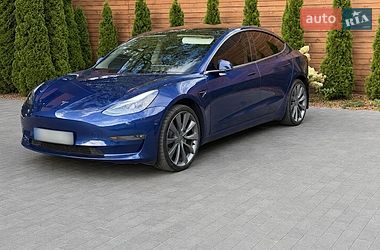 Tesla Model 3  2020
