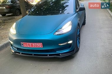 Tesla Model 3  2020