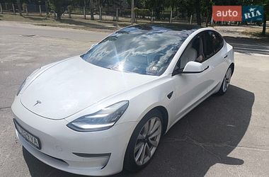 Tesla Model 3  2019