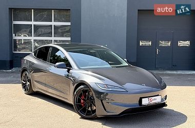 Tesla Model 3  2024